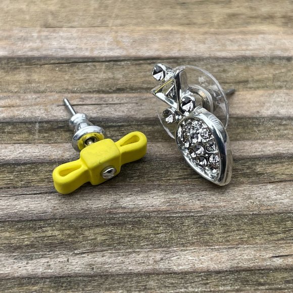 Marc Jacobs Earrings mix tone mismatch set Bow and Pineapple post Women Earrings - Picture 10 of 12